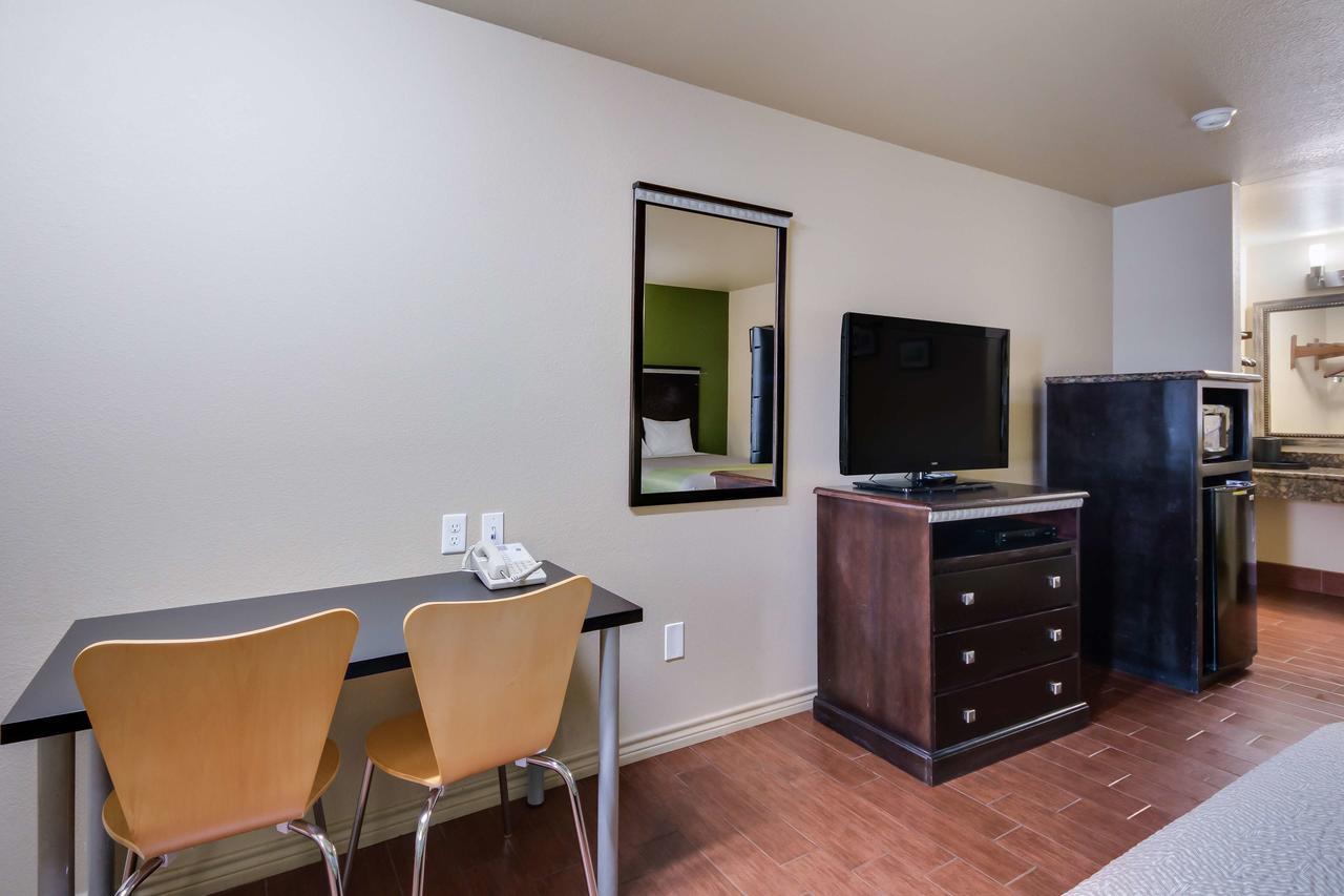 Motel 6 Floresville 외부 사진