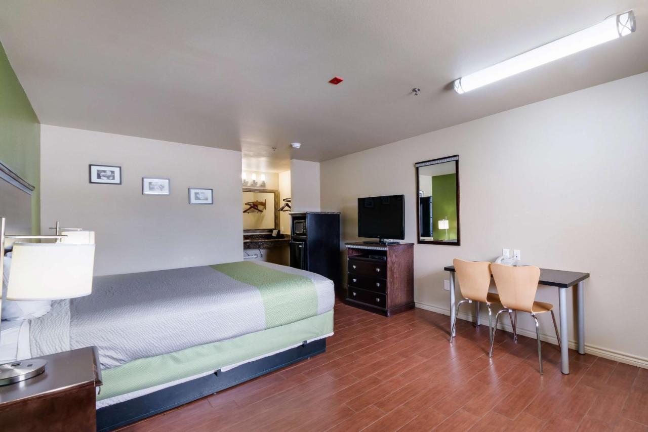 Motel 6 Floresville 외부 사진