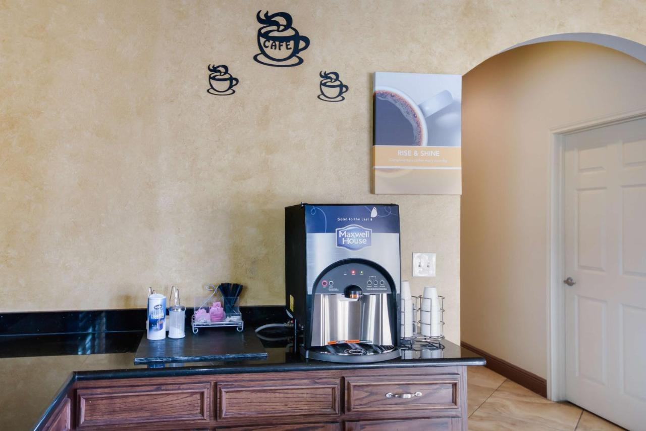 Motel 6 Floresville 외부 사진