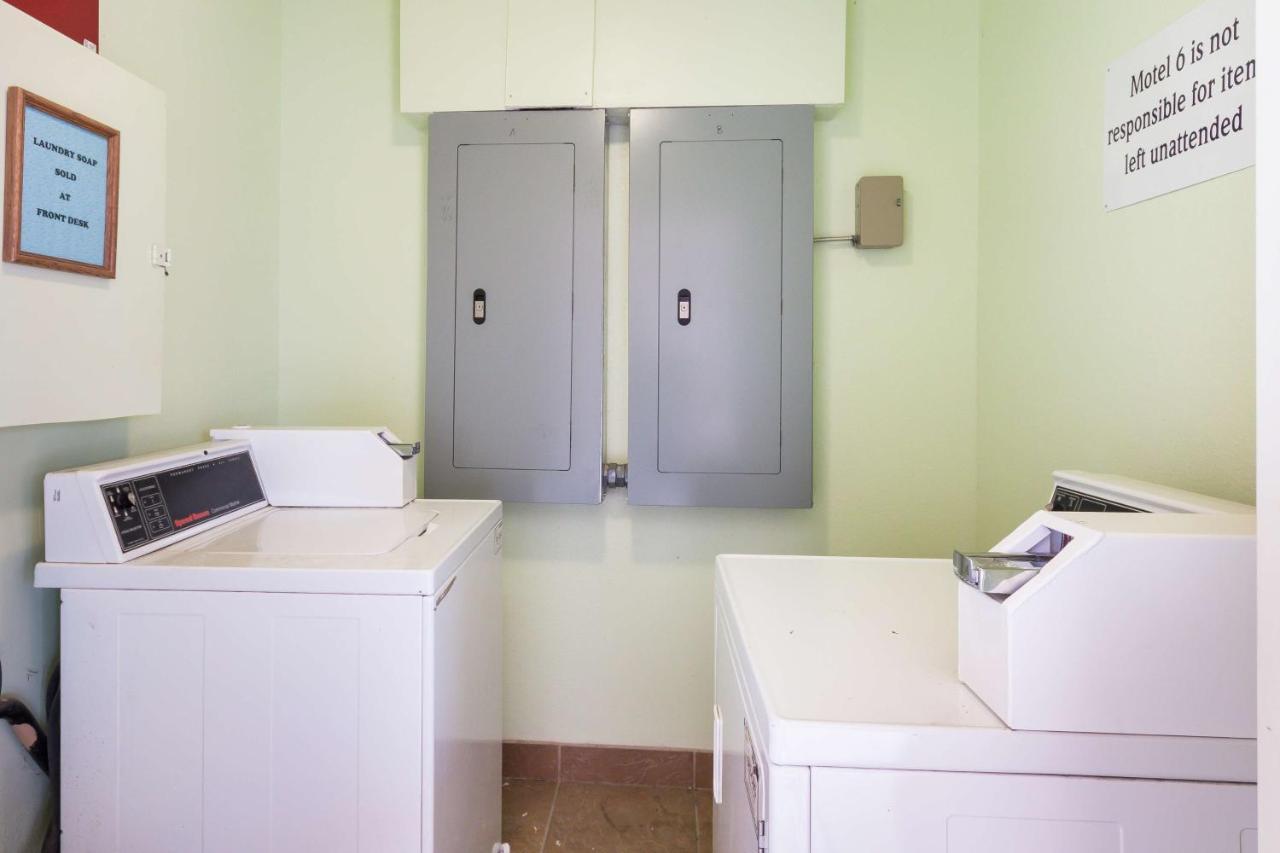 Motel 6 Floresville 외부 사진