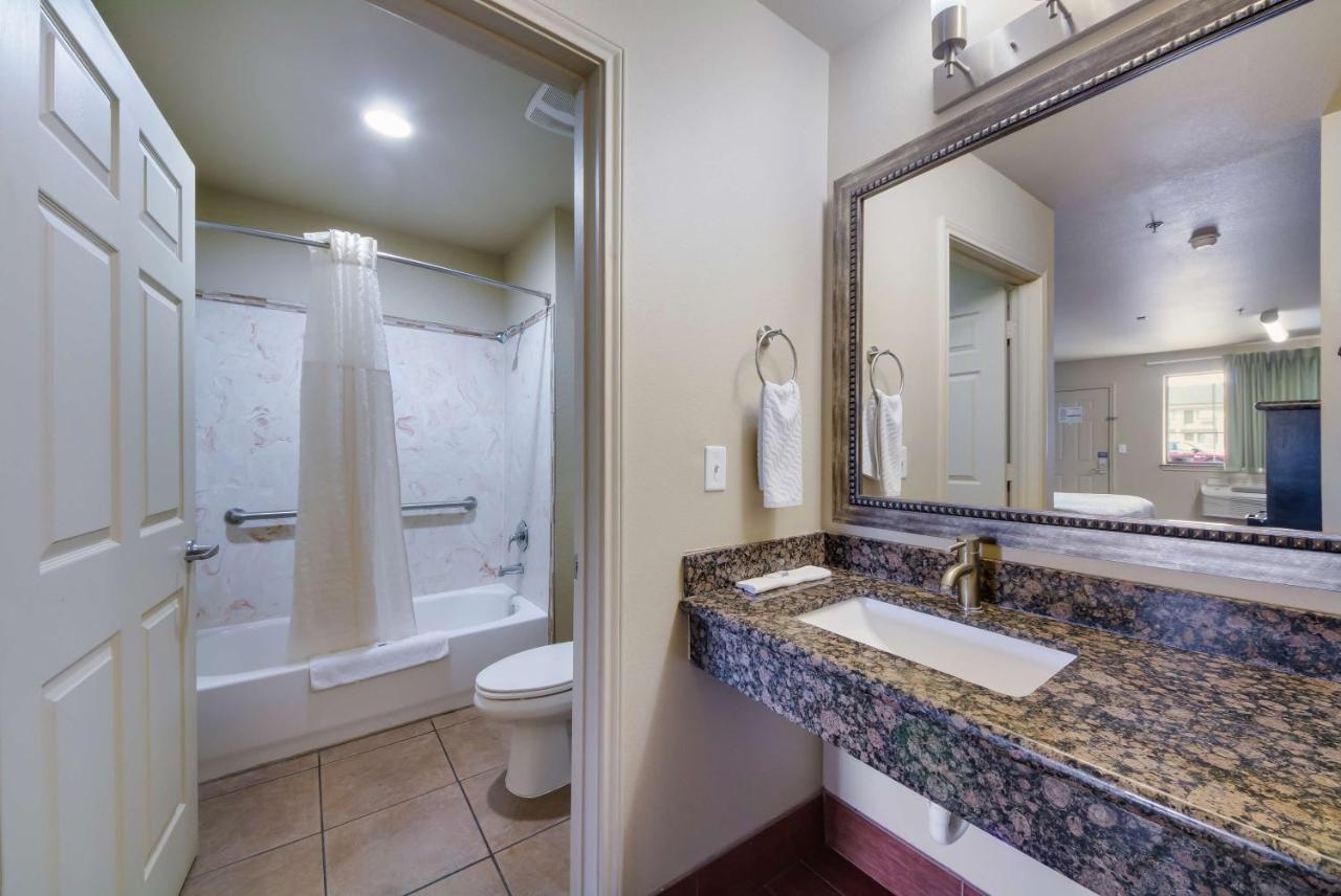 Motel 6 Floresville 외부 사진
